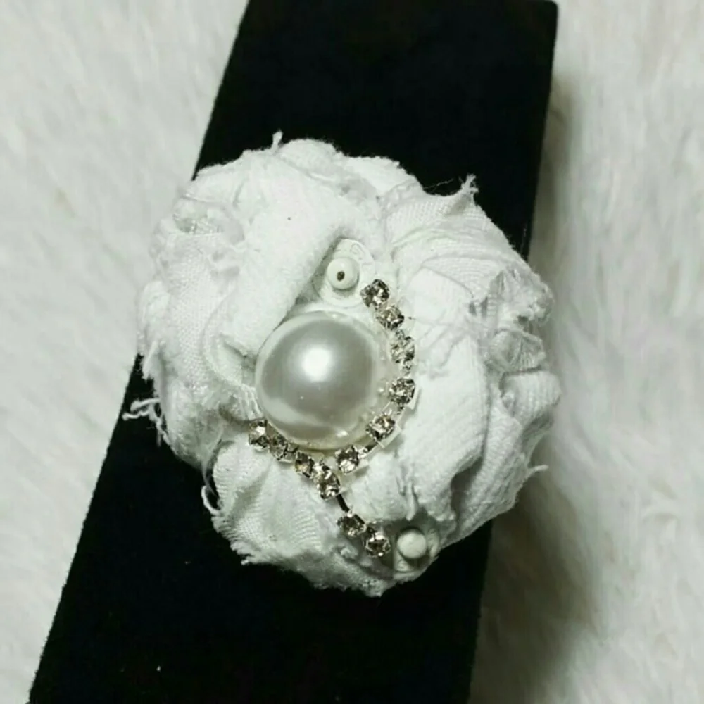 Tasty Raw Edge White Denim Pearly Rose Brooch